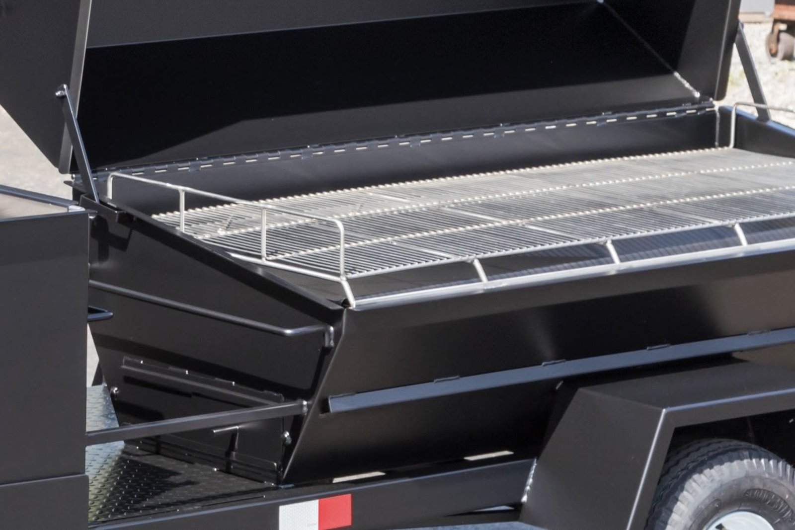 Meadow Creek PR72 72″ Charcoal Pig Roaster - Image 3